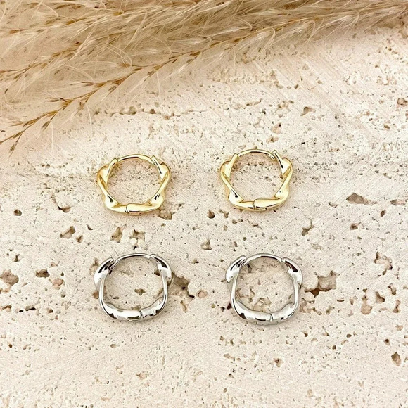 925 Sterling Silver Dainty Twist Huggie Earrings Tiny Hoops Small Hoop Huggies - Picture 1 of 6